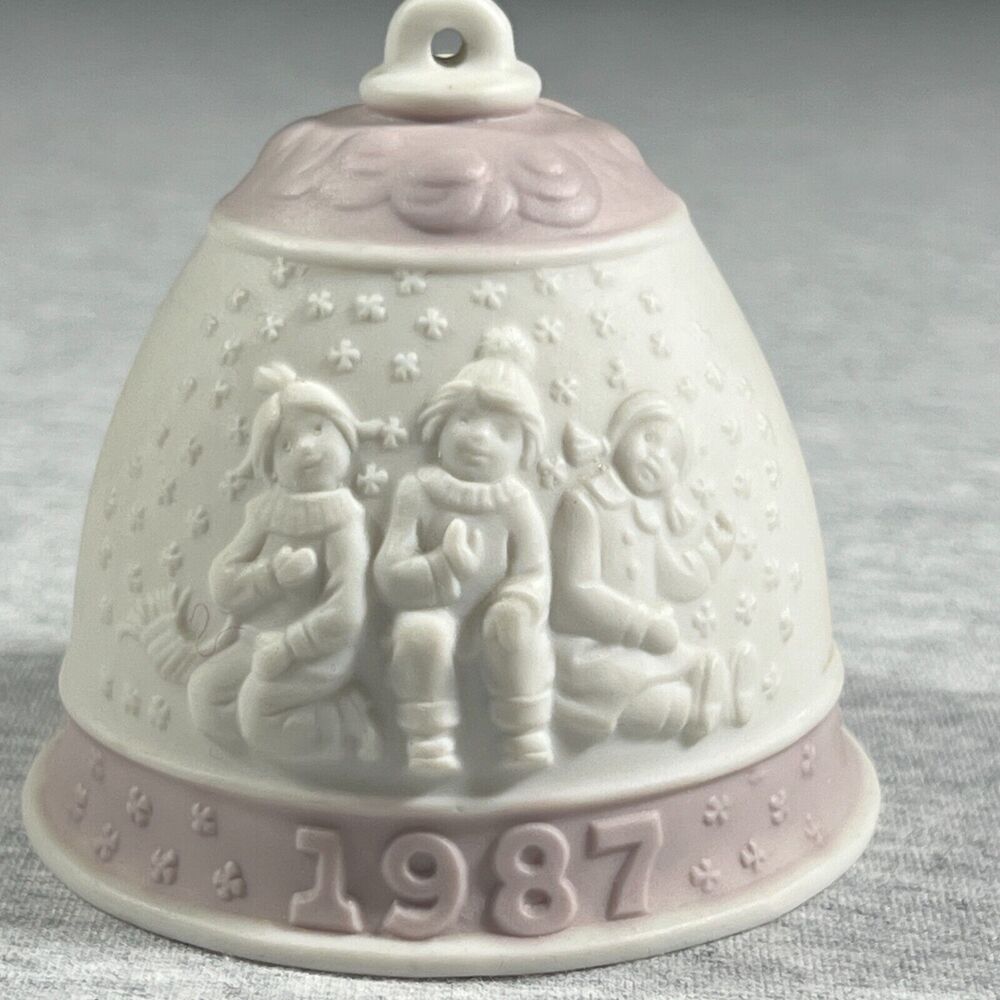 Lladro 1987 Christmas Bell Ornament Children in‎ Snow